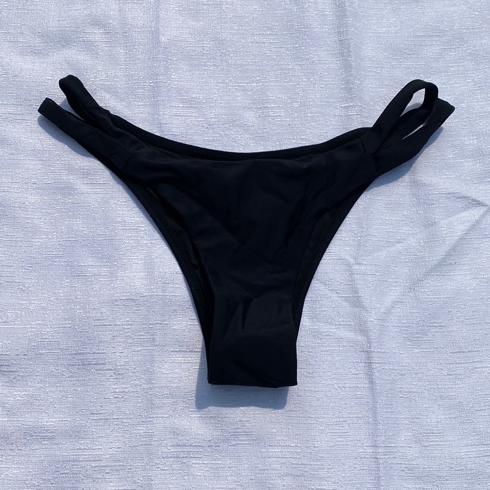 Black bikini bottoms